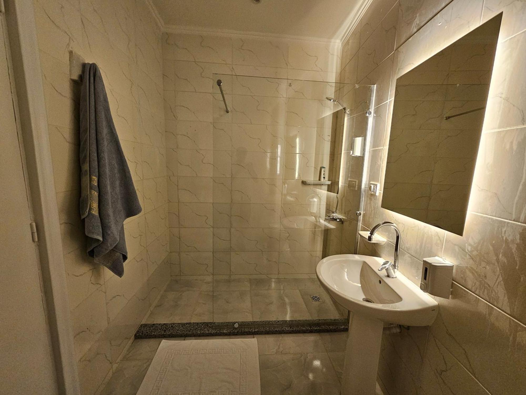 Downtown 1br Flat- 63-a Apartment